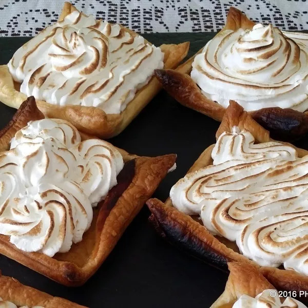 Tartes aux pommes meringuées