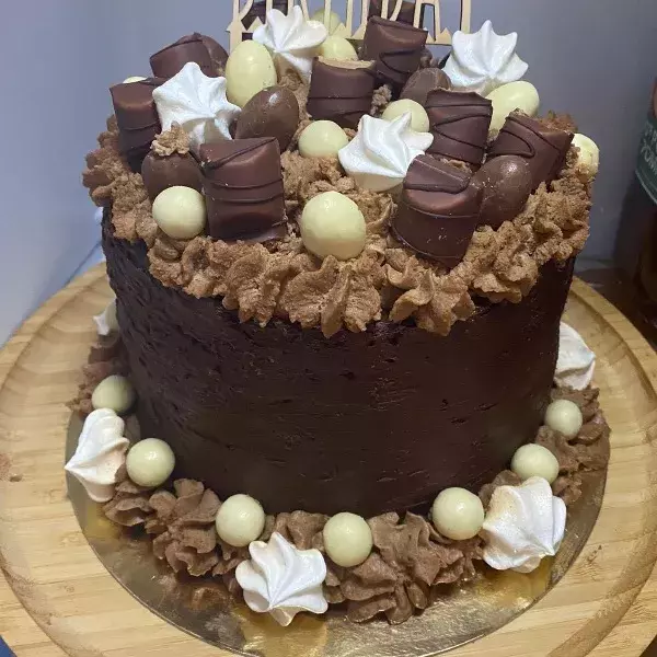 Layer cake kinder Bueno ANNIVERSAIRE 