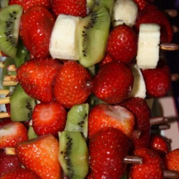 Brochettes de fruits sur Mikado sans cook'in