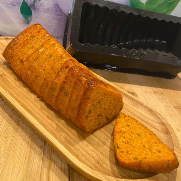 Cake cannelé au thon et à la tomate