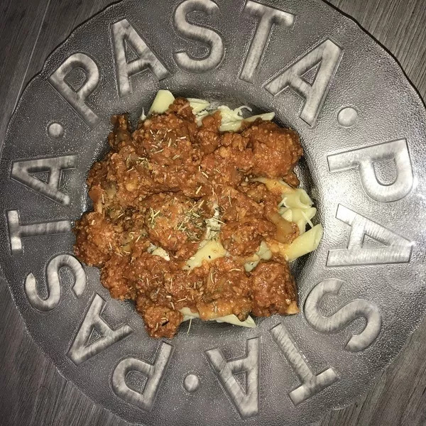 Penne et boulette à la sauce tomate 