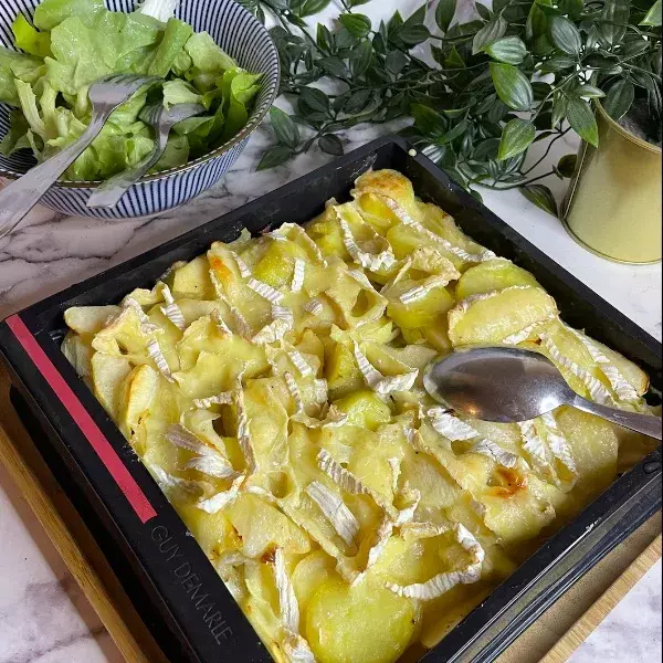 Gratin au camembert et aux deux pommes