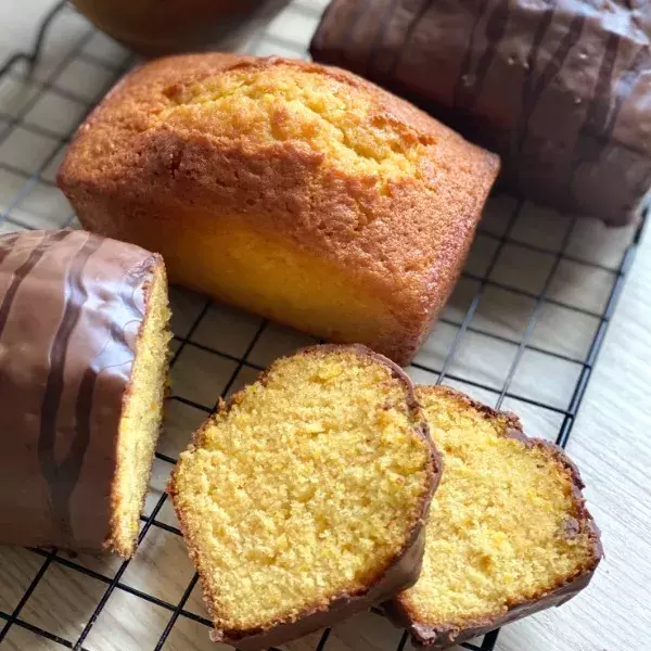 Cakes à l’orange et glaçage au chocolat 