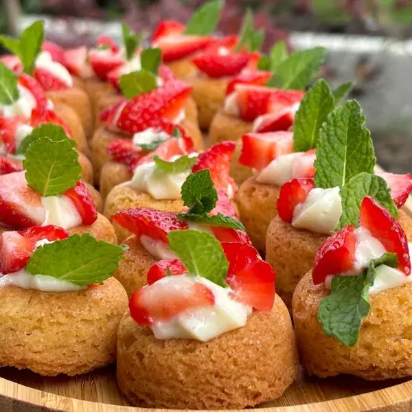 Petits sablés à la crème et aux fruits 