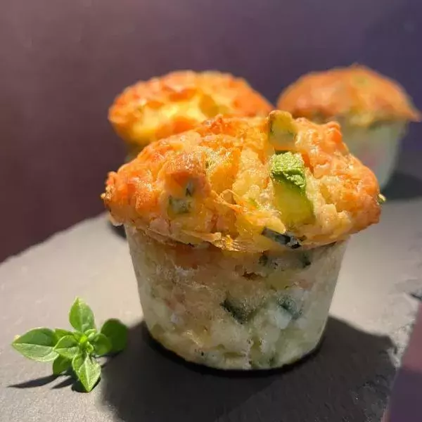 Mini muffins aux courgettes et à la truite fumée