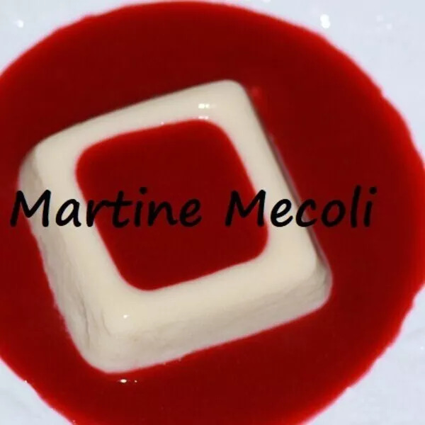 Bavarois aux poires sur coulis de framboises 