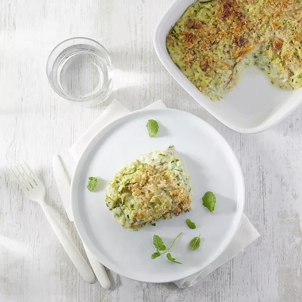 Gratin de courgettes et chèvre frais croustillant aux noix