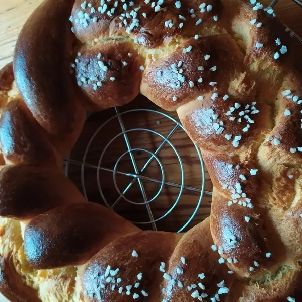 Brioche tressée à la semoule fine