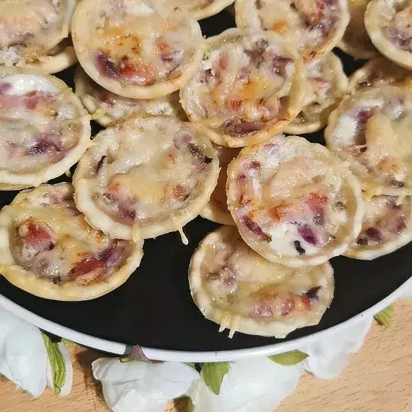 Mini flammeukeuches aux lardons et champignons