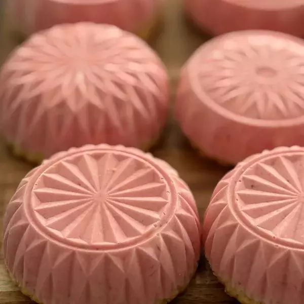 Mousse fraises sur fond de génoise