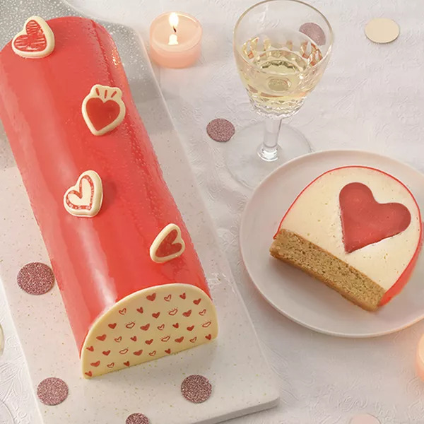 Bûche au citron et miel avec son coeur de fraise