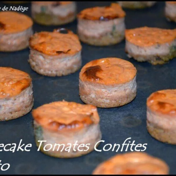 Mini cheesecake aux tomates confites et pesto