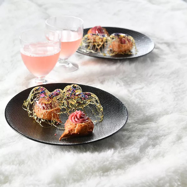 Petits choux à la crème d’hibiscus et de framboise