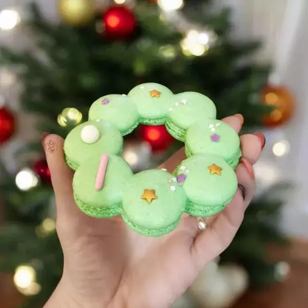 Coques Macarons Couronnes de Noël