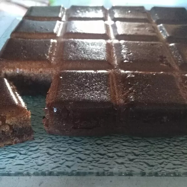 Gateau avec des restes d'oeufs en chocolat