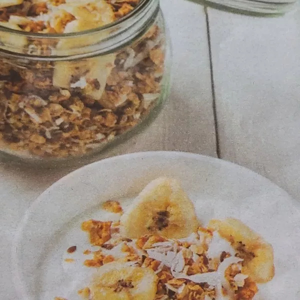 Granola à la banane et noix de coco 