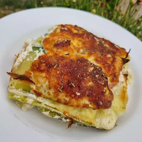 Gratin de courgettes, ravioles au chèvre 🐐 et bacon 