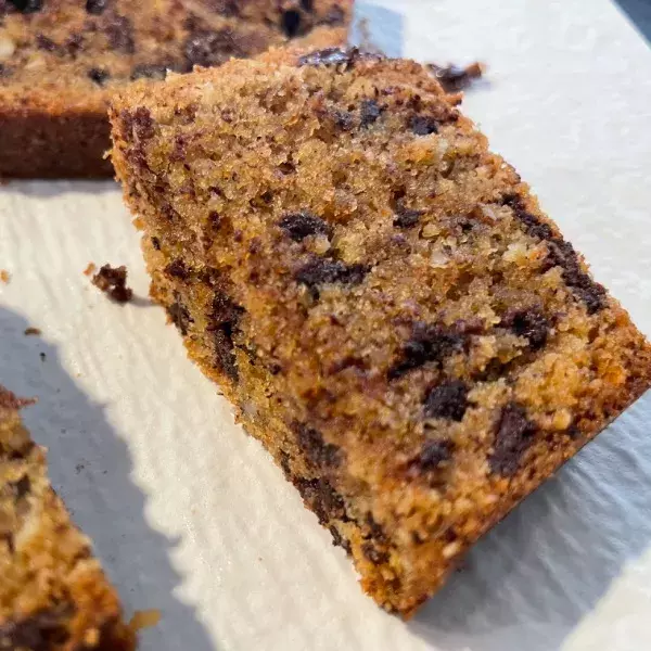 Cake aux noisettes et au chocolat