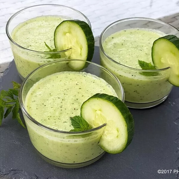 Velouté glacé de concombre et courgette