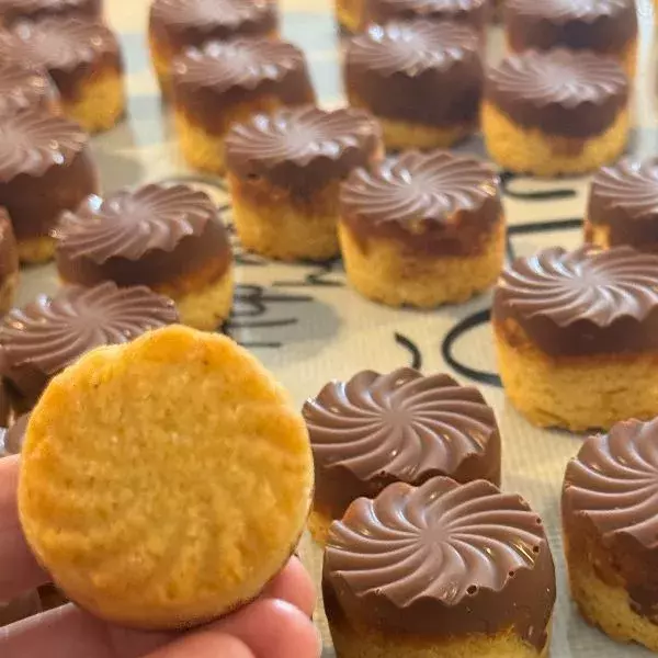 Les sablés caramel et chocolat