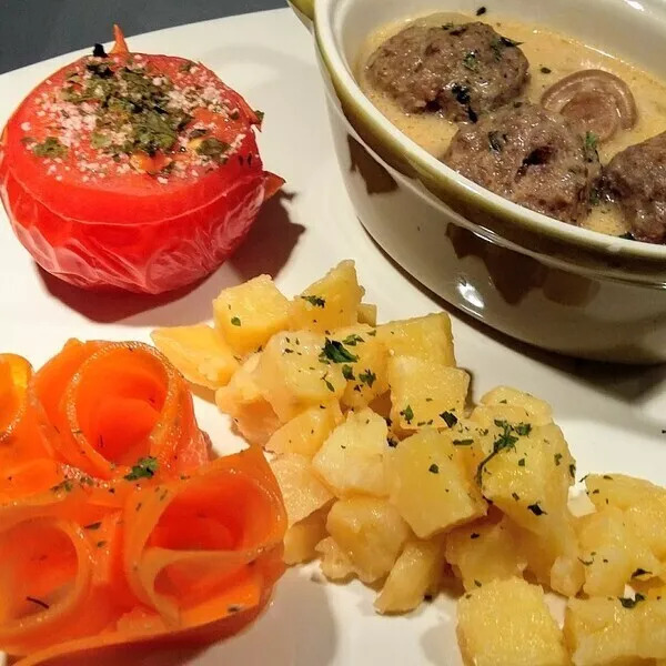 Boulette de Boeuf aux champignons et à la crème avec ses accompagnements