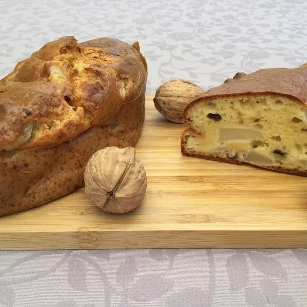 Cake gonflé poire, noix, Roquefort