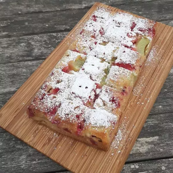 Biscuit fruité, rhubarbe, groseilles