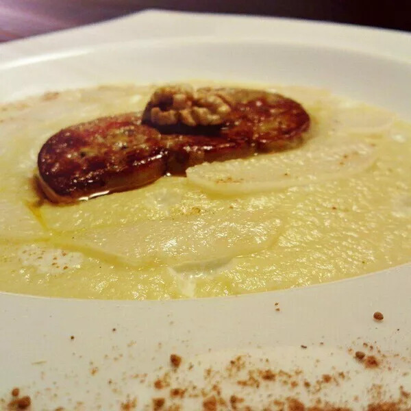 VELOUTE PANAIS POIRES FOIE GRAS POELE