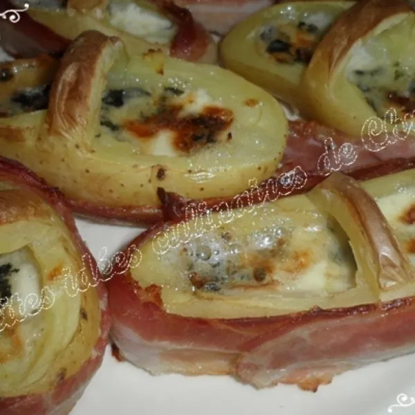 Paniers de pommes de terre au roquefort enrobés de lard