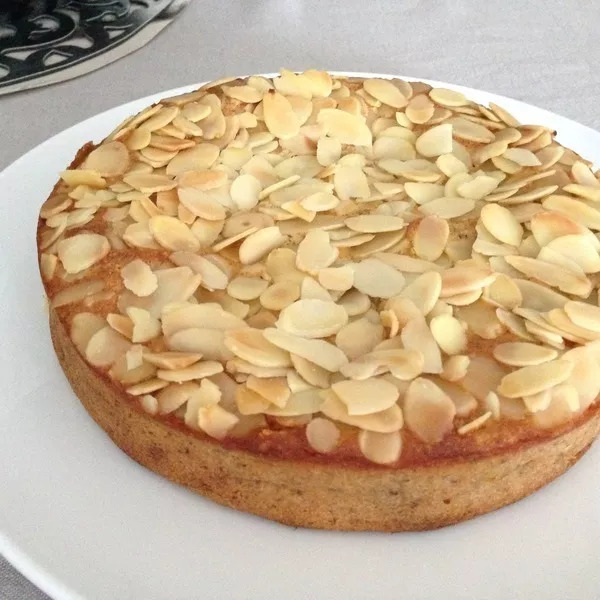 Gâteau à la ricotta, noisettes et chocolat.