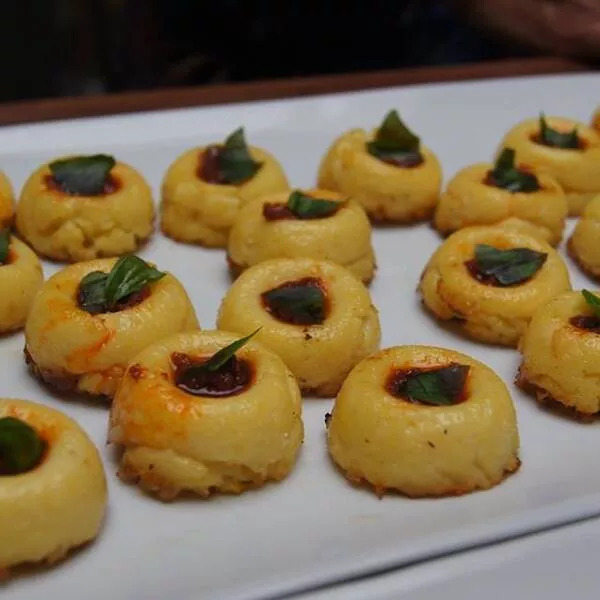 Bouchées à la polenta, parmesan et tomates séchées