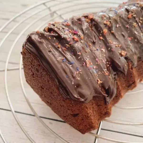 Cake cannelé chocolat, fleurs et épices