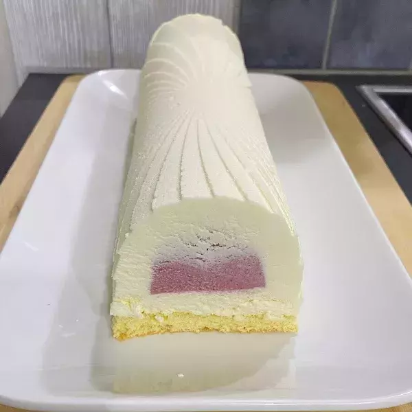 Bûche au chocolat blanc - Insert fruits rouges