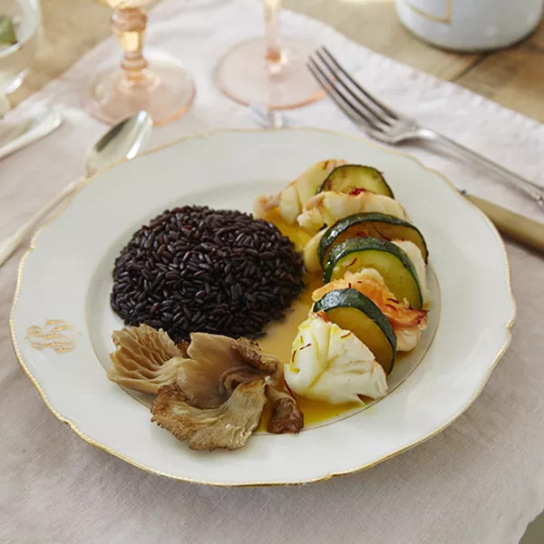 Langoustes au riz noir safrané