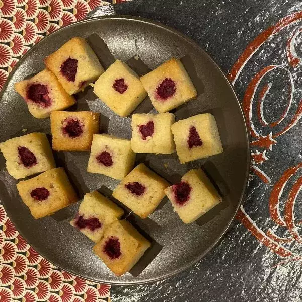 Mini-financiers aux framboises