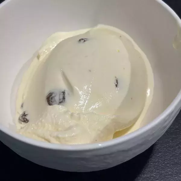 Crème glacée rhum et raisins