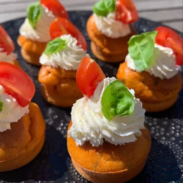 Bouchées à la tomate et basilic