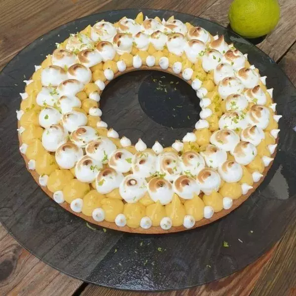 Tarte couronne meringuée Fruits de la passion et Citron vert