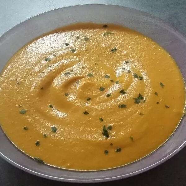 Velouté de carottes, au curry et au lait de coco