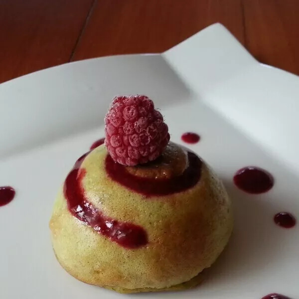 Flan dessert à la courgette au coulis de framboises