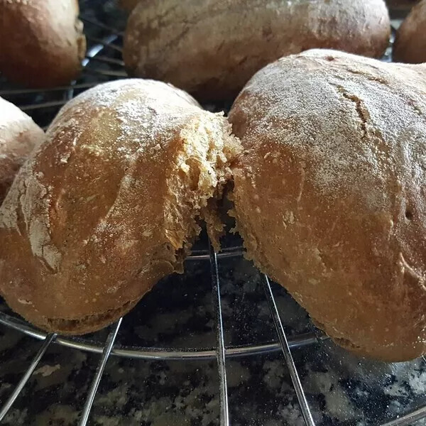 Petits pains seigle et céréales au levain 