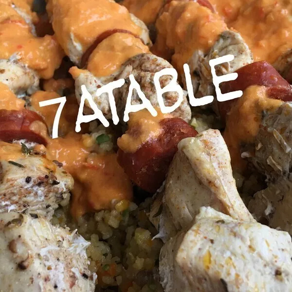 Brochettes de poulet marinées (Yaourt) et son méli mélo de céréales et sauce