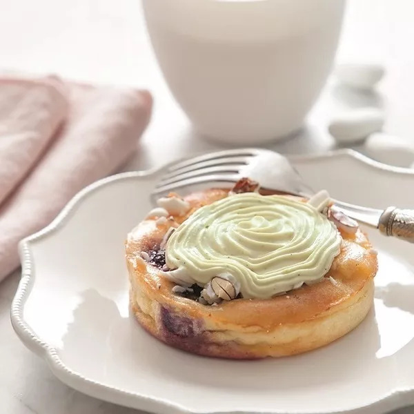 Clafoutis cerises-amandes et chantilly pistache