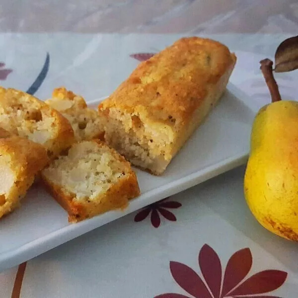 Gâteau moelleux poires & noisettes