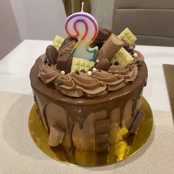 LAYER CAKE KINDER BUENO