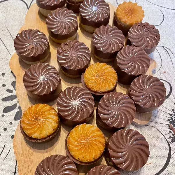 MOELLEUX AMANDES &FLEUR D'ORANGER COQUE CHOCOLAT