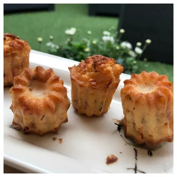 Mini cannelés au saumon fumé