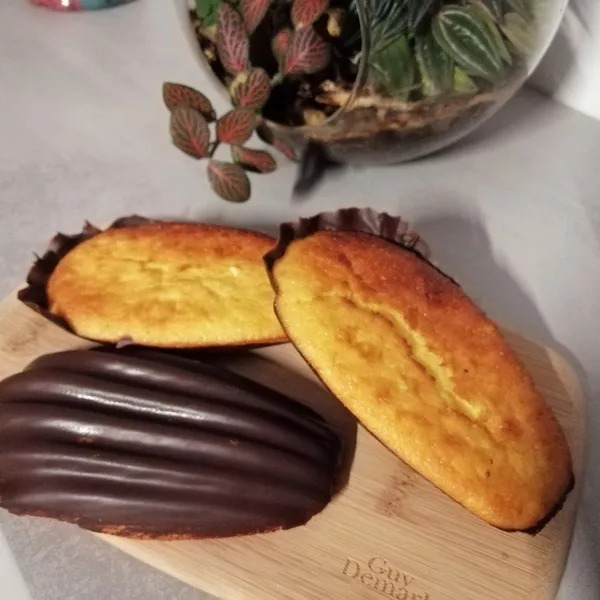 Moelleux à l'orange et sa coque en chocolat 