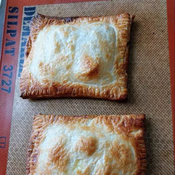 Feuilletés poireaux & reblochon 