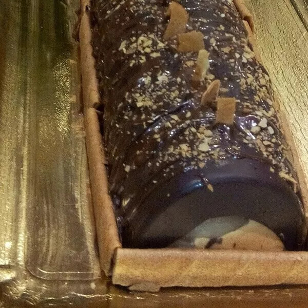 Bûche de Noël aux poires et au caramel beurre salé